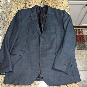 Saks Fifth Avenue Size 44 Mens Suit Jacket. Made In Italy